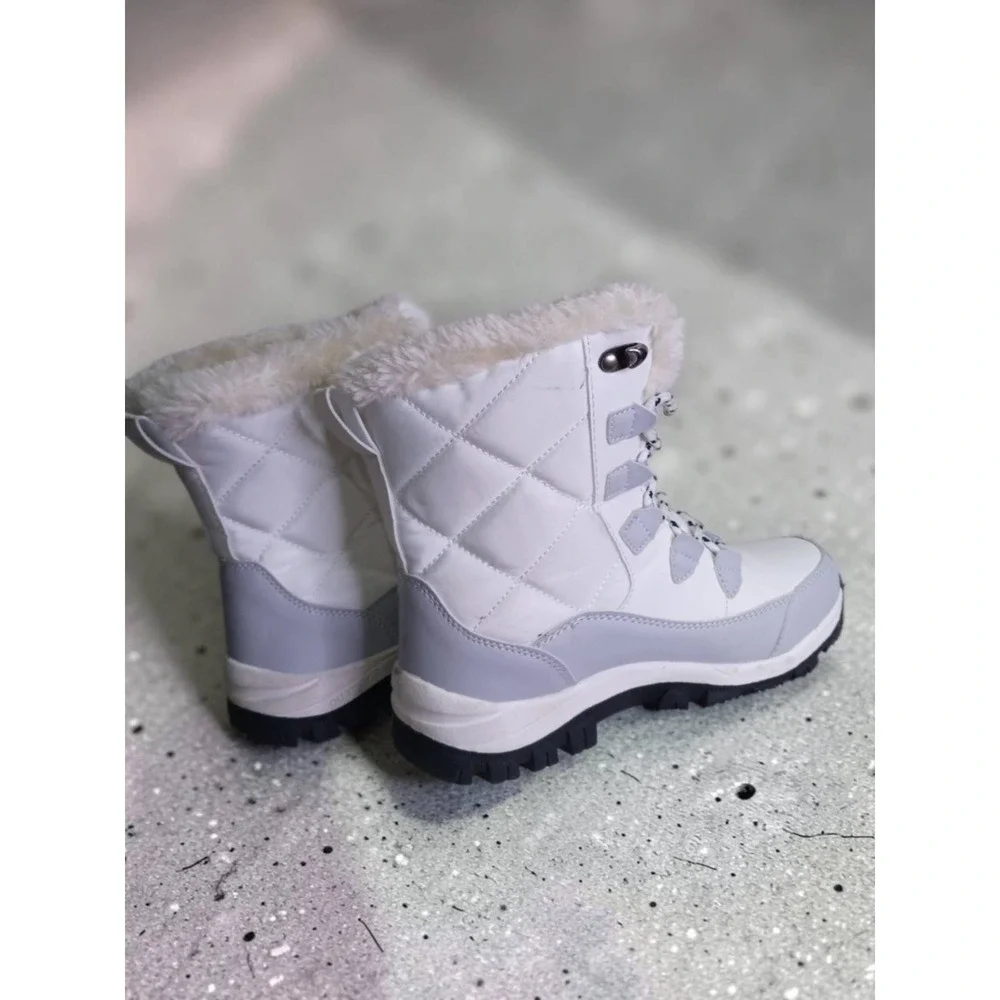 White Quilted Faux Fur Lined Winter Snow Boots Mid Calf Lace Up Grey Trim